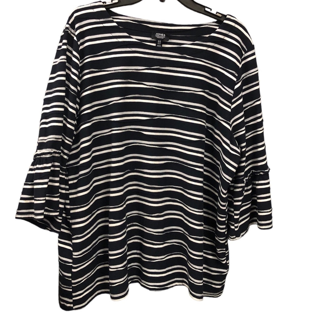 Woman’s Jones New York top